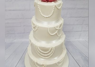 Wedding Cake with pearl decoration and red roses
